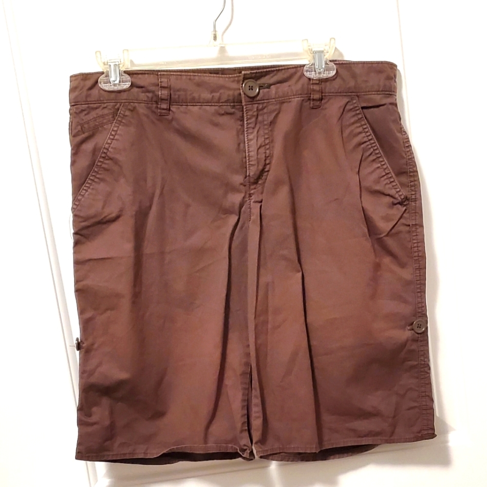 12/$30 🤎GUC sage green/brown  shorts from Joe fresh